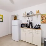 Traumhaftes Mit Pool, Mediterranem Garten, Grill, Babybett, Wifi Apartament Tribalj (Primorsko-Goranska)