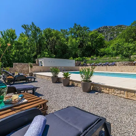 Traumhaftes Mit Pool, Mediterranem Garten, Grill, Babybett, Wifi Apartment *