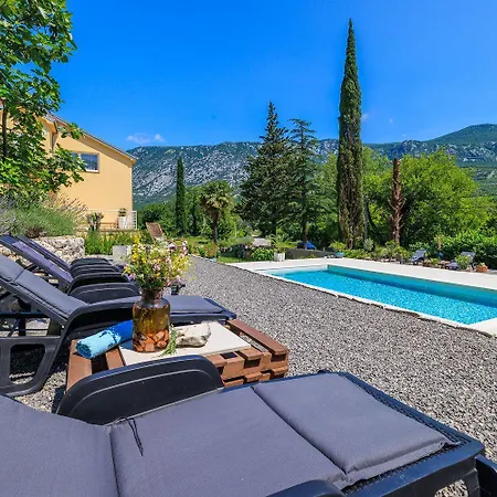 Traumhaftes Mit Pool, Mediterranem Garten, Grill, Babybett, Wifi * Tribalj (Primorsko-Goranska)