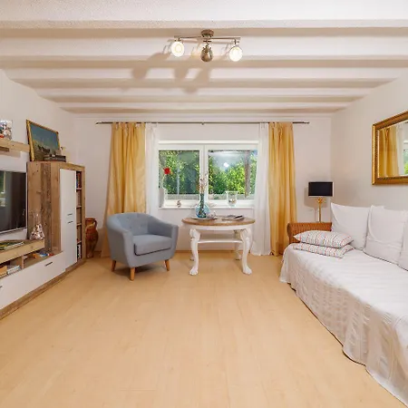 Traumhaftes Mit Pool, Mediterranem Garten, Grill, Babybett, Wifi Apartment Tribalj (Primorsko-Goranska)