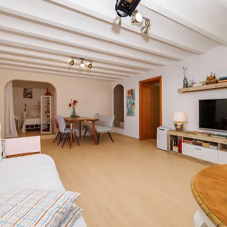 Traumhaftes Mit Pool, Mediterranem Garten, Grill, Babybett, Wifi Apartment Tribalj (Primorsko-Goranska)