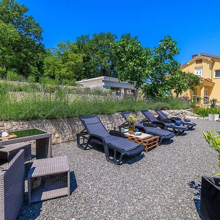 Traumhaftes Mit Pool, Mediterranem Garten, Grill, Babybett, Wifi Tribalj (Primorsko-Goranska)
