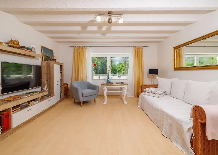 Traumhaftes Mit Pool, Mediterranem Garten, Grill, Babybett, Wifi Apartment Tribalj (Primorsko-Goranska)
