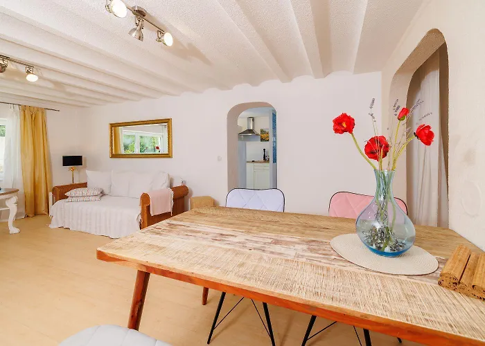 Traumhaftes Mit Pool, Mediterranem Garten, Grill, Babybett, Wifi Apartment *