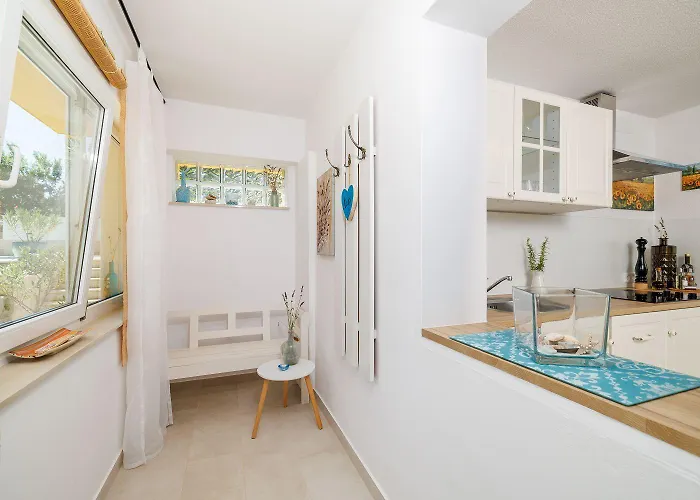 Traumhaftes Mit Pool, Mediterranem Garten, Grill, Babybett, Wifi Apartment *