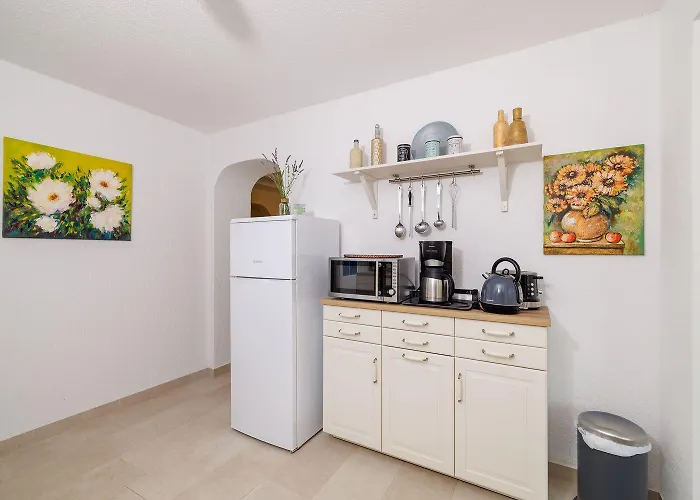 Traumhaftes Mit Pool, Mediterranem Garten, Grill, Babybett, Wifi Apartment Tribalj (Primorsko-Goranska)