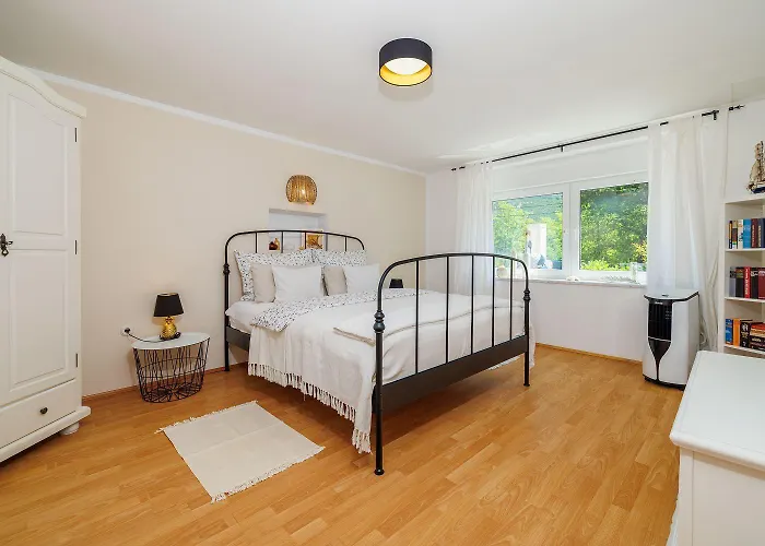 Apartment Traumhaftes Mit Pool, Mediterranem Garten, Grill, Babybett, Wifi Tribalj (Primorsko-Goranska)