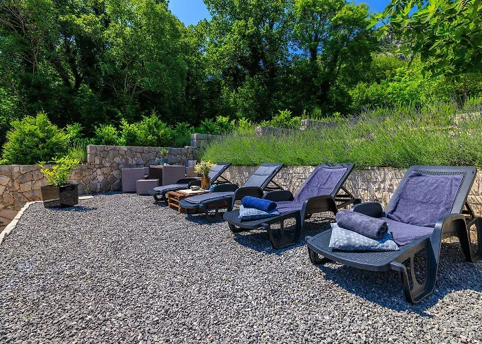 Traumhaftes Mit Pool, Mediterranem Garten, Grill, Babybett, Wifi Apartment