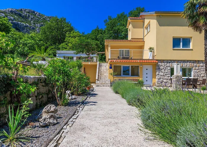 Apartment Traumhaftes Mit Pool, Mediterranem Garten, Grill, Babybett, Wifi Tribalj (Primorsko-Goranska)