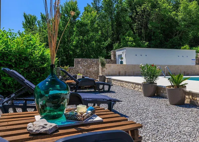 Traumhaftes Mit Pool, Mediterranem Garten, Grill, Babybett, Wifi Apartment *
