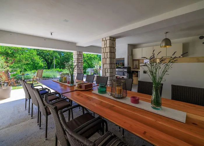 Traumhaftes Mit Pool, Mediterranem Garten, Grill, Babybett, Wifi * Tribalj (Primorsko-Goranska)
