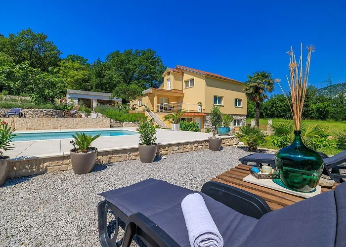 Traumhaftes Mit Pool, Mediterranem Garten, Grill, Babybett, Wifi Apartment Tribalj (Primorsko-Goranska)