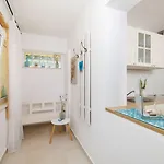 Traumhaftes Mit Pool, Mediterranem Garten, Grill, Babybett, Wifi דירה *