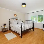 דירה Traumhaftes Mit Pool, Mediterranem Garten, Grill, Babybett, Wifi טריבאלי