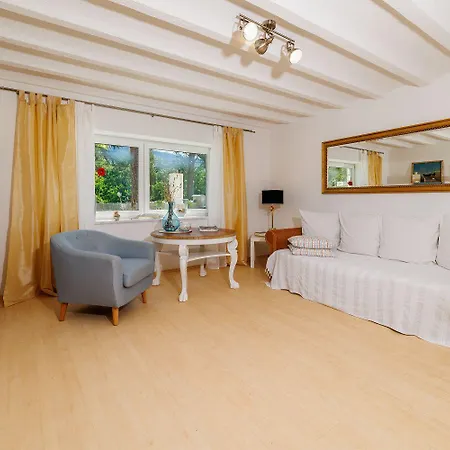 Traumhaftes Mit Pool, Mediterranem Garten, Grill, Babybett, Wifi Apartament