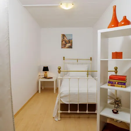 Traumhaftes Mit Pool, Mediterranem Garten, Grill, Babybett, Wifi Apartament