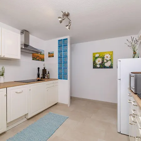 Apartament Traumhaftes Mit Pool, Mediterranem Garten, Grill, Babybett, Wifi Tribalj (Primorsko-Goranska)