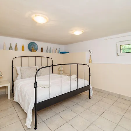 Traumhaftes Mit Pool, Mediterranem Garten, Grill, Babybett, Wifi *
