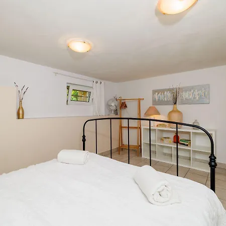 Traumhaftes Mit Pool, Mediterranem Garten, Grill, Babybett, Wifi Apartament Tribalj (Primorsko-Goranska)