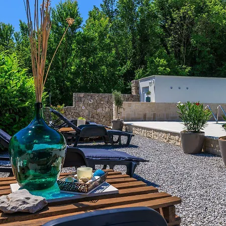 Traumhaftes Mit Pool, Mediterranem Garten, Grill, Babybett, Wifi Apartament *