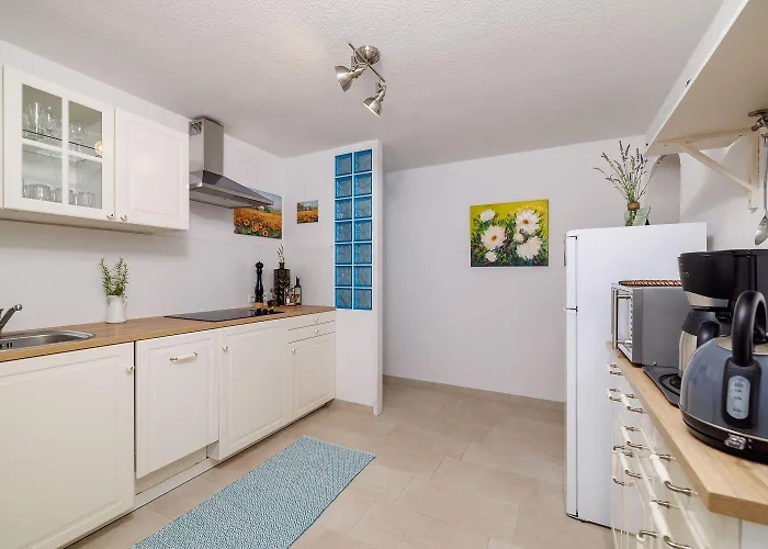 Apartament Traumhaftes Mit Pool, Mediterranem Garten, Grill, Babybett, Wifi Tribalj (Primorsko-Goranska)